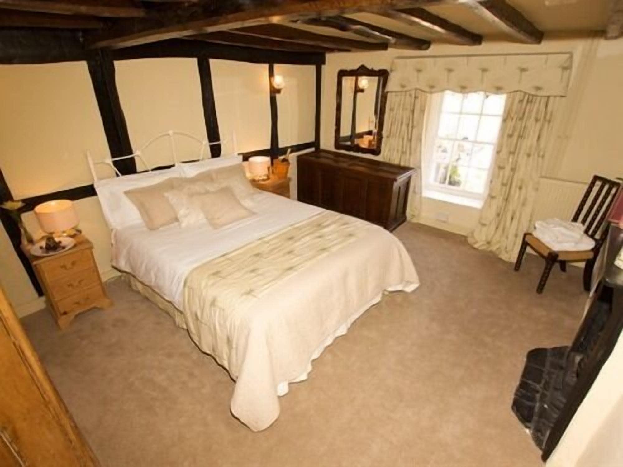 The Fox Goes Free Hotel Chichester Exterior foto